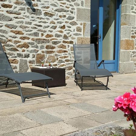 La Maison Bleue Saint-Sauveur-des-Landes Luaran gambar