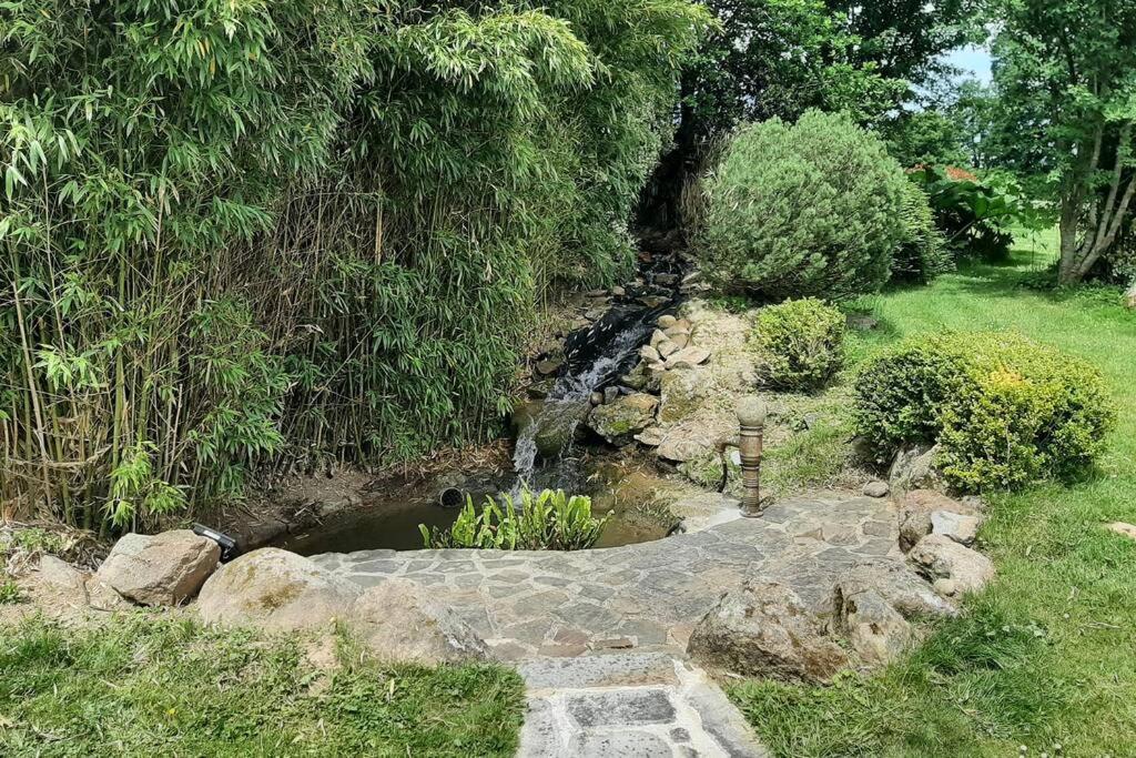 La Maison Bleue Saint-Sauveur-des-Landes Luaran gambar